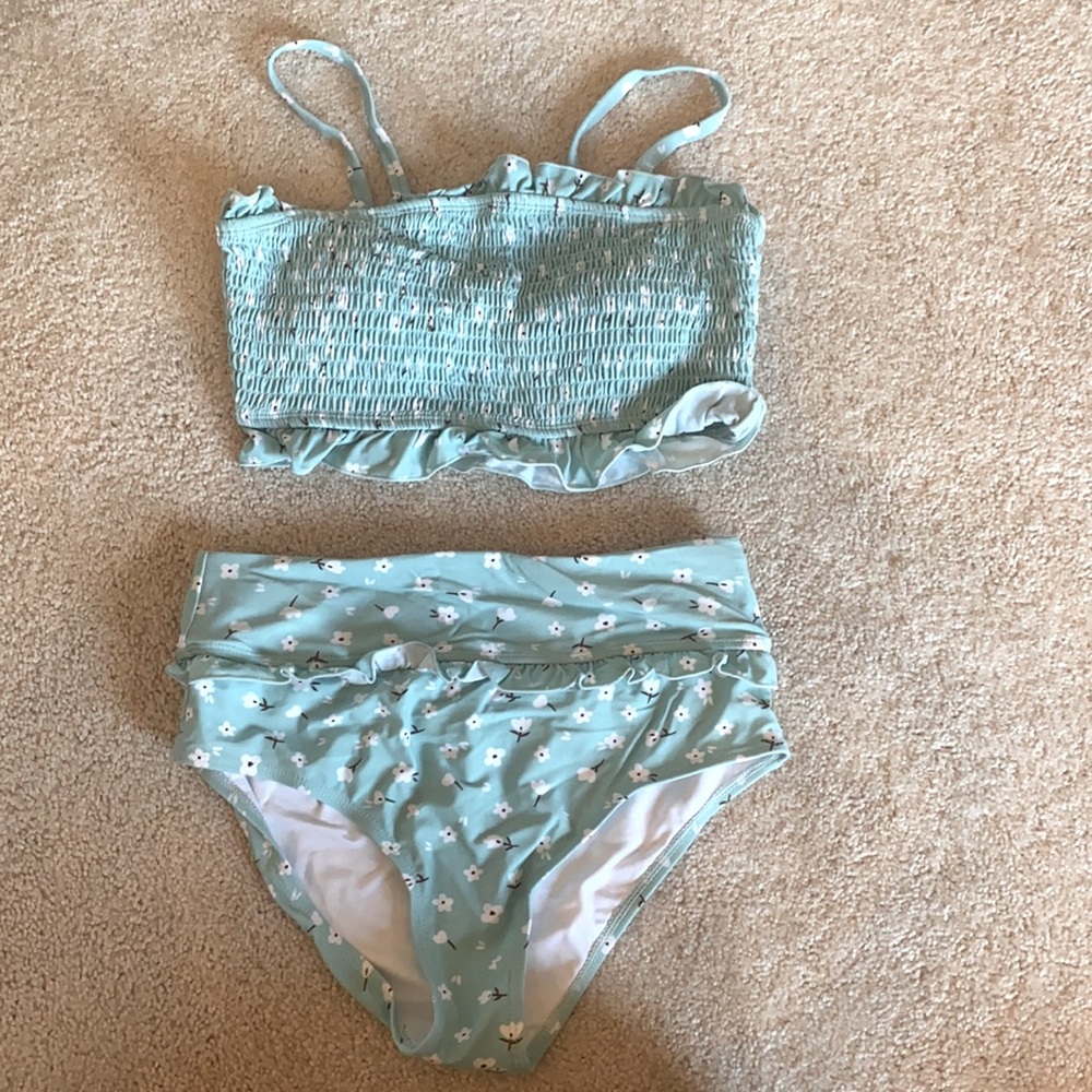 Brand new never worn, straps removable